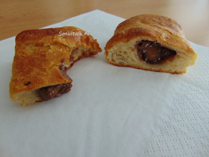 opengesneden chocoladebroodje