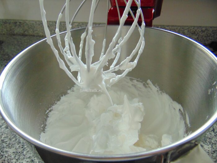 kom met franse meringue