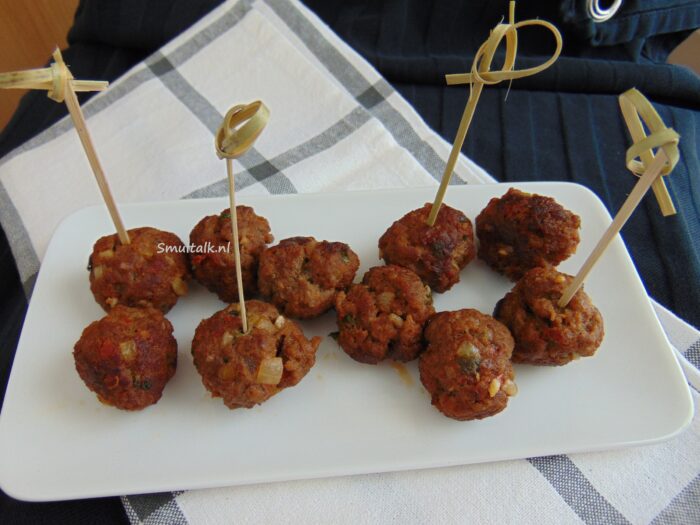 schaaltje met pesto gehaktballetjes