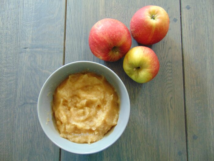 schaaltje appelmoes en drie appels