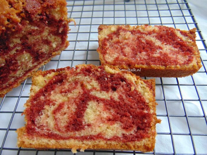 plakje red velvet marmercake
