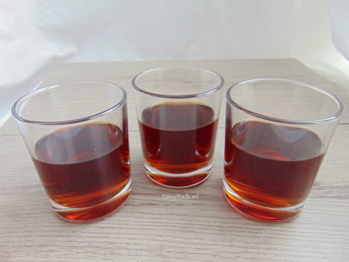 3 glaasjes amaretto