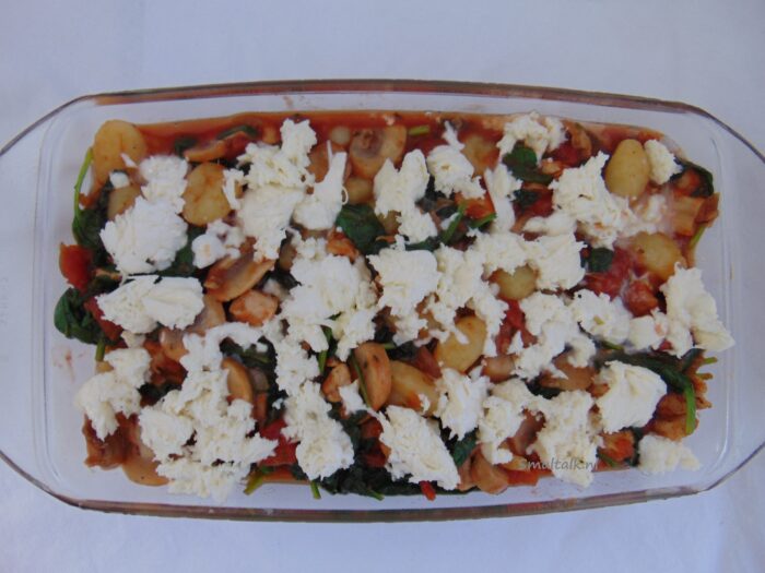 gnocchi met kip, champignons en spinazie met gekruimelde mozzarella