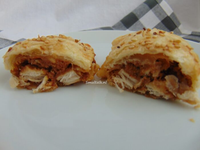 opengesneden kipsatebroodje