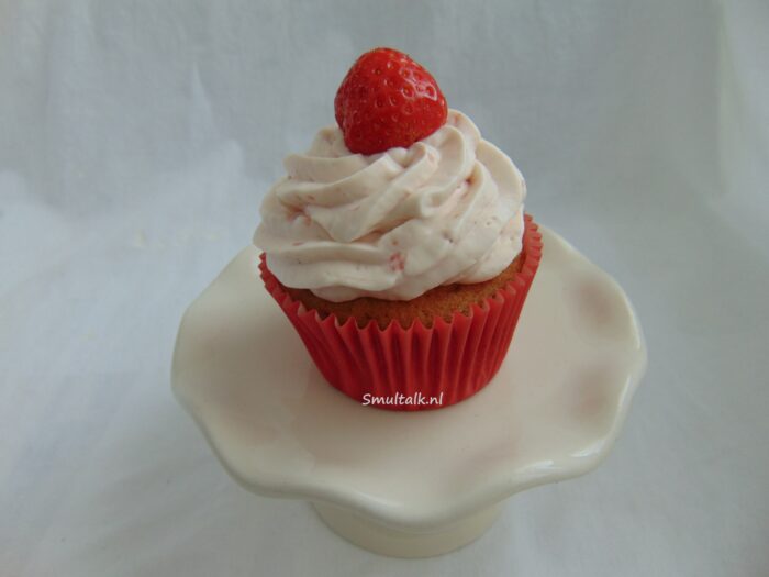 een aardbeien cupcake