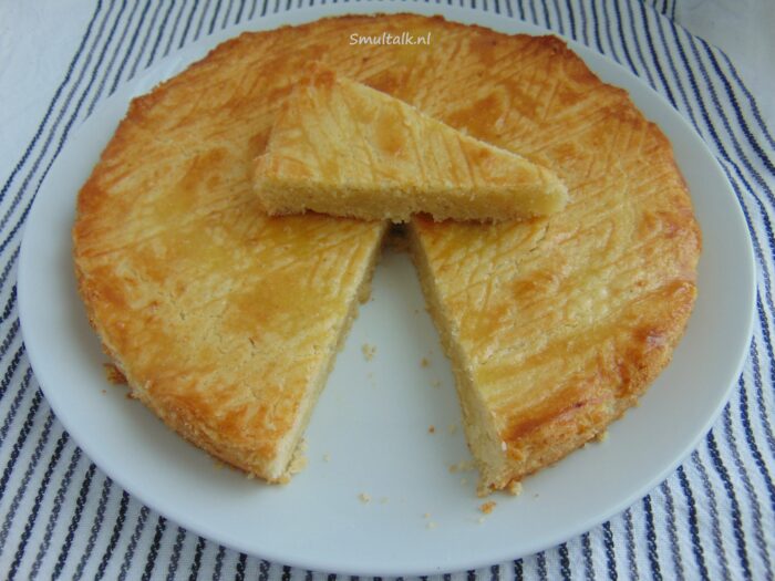 boterkoek met een stukje erop