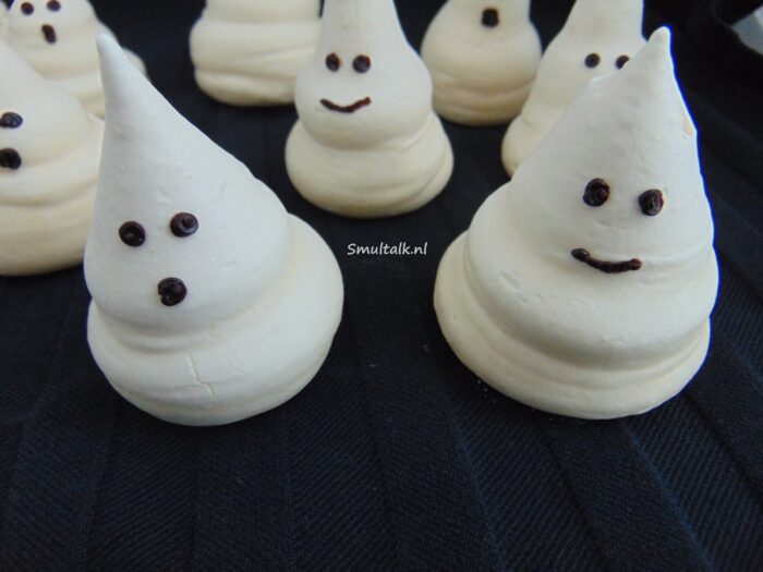 spookjes van meringue van dichtbij