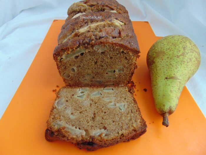 cake en plakje met peer