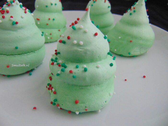meringue kerstboompje van dichtbij