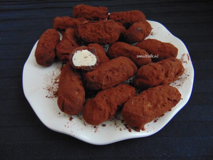 slagroomtruffels op een bordje