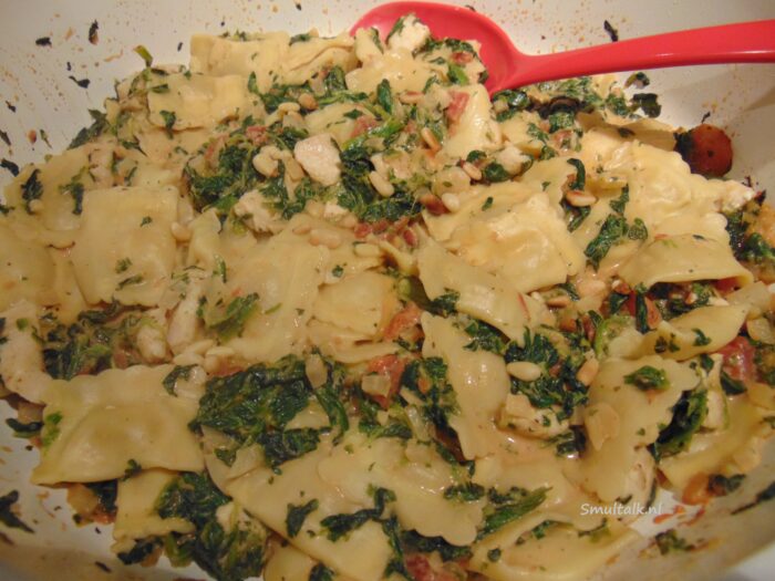 ravioli met kip en spinazie van dichtbij