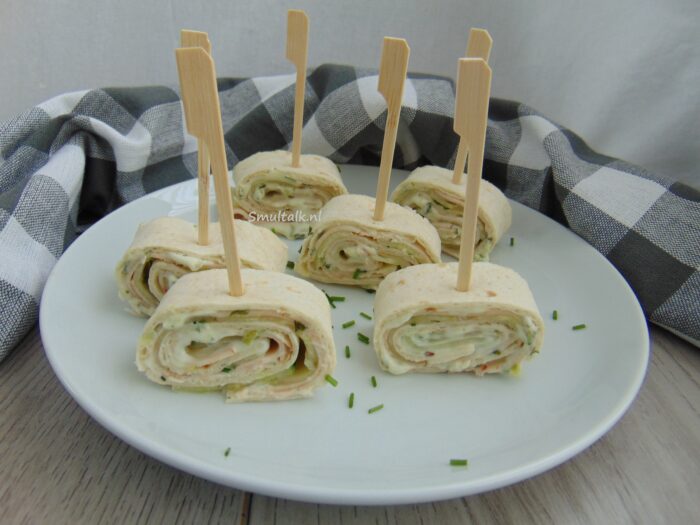 wraps met kipfilet, heksenkaas en komkommer, Wraps met kipfilet, heksenkaas en komkommer, Smultalk