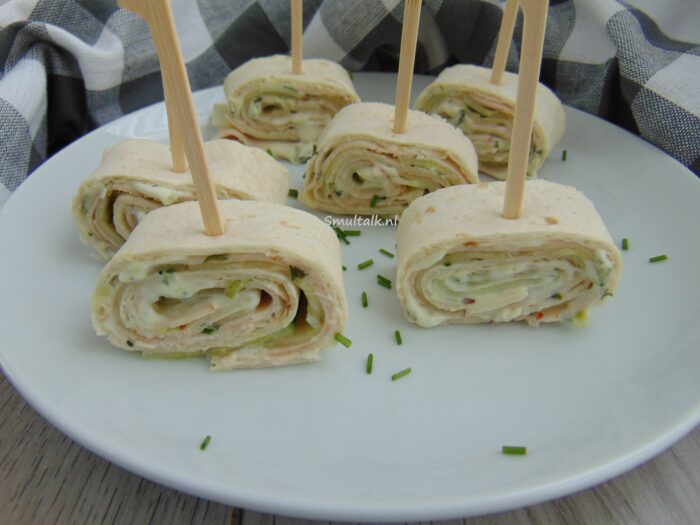 wraps met kipfilet, heksenkaas en komkommer, Wraps met kipfilet, heksenkaas en komkommer, Smultalk