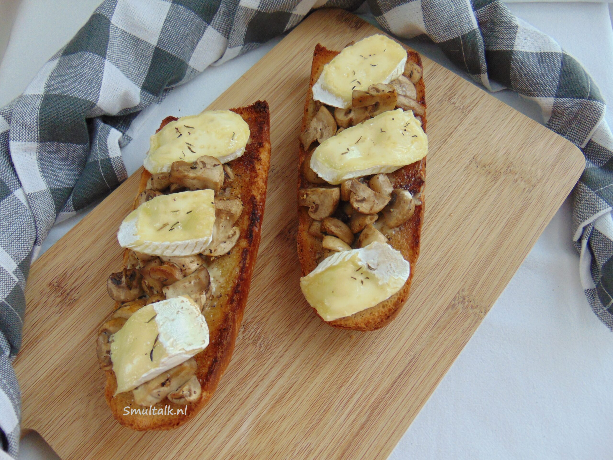 2 stokbrood met champignons en brie