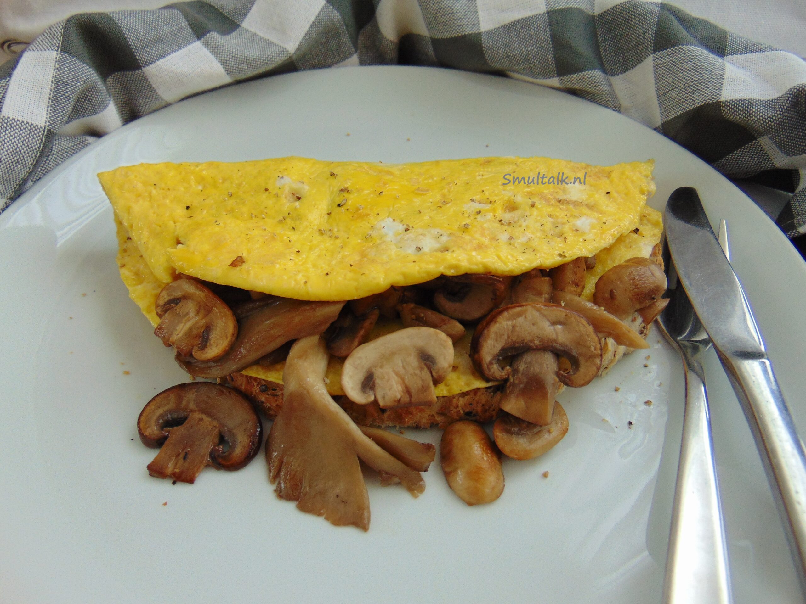 Omelet met paddenstoelen